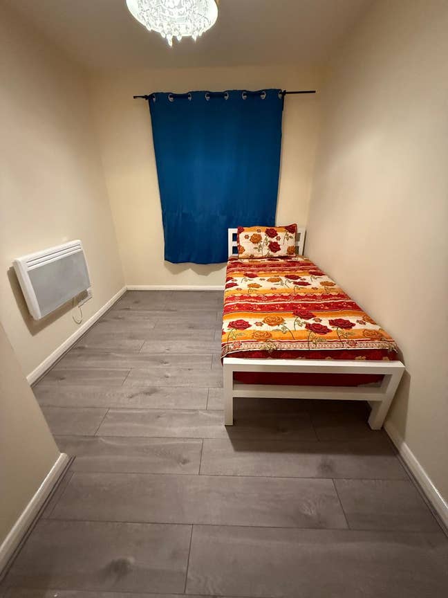 Bright Spacious Single room available for a female Main Photo