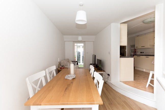 Double room in a quiet flat next to Hampstead heat Main Photo