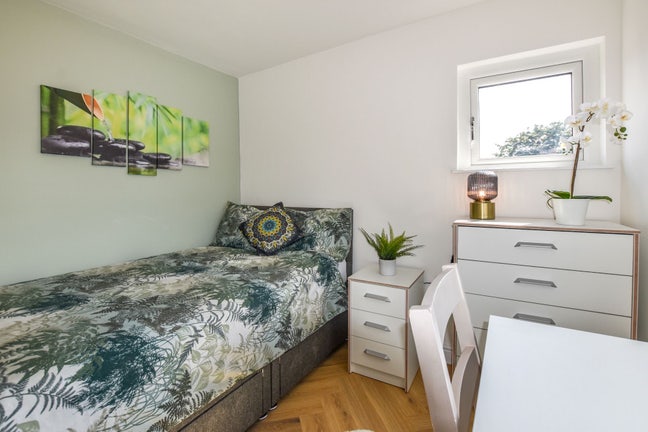 Stylish 8 Bed Fallowfield Hosue Main Photo