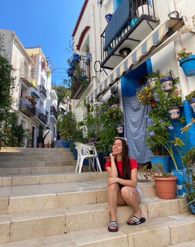28-Year-Old Professional Female looking for a room Main Photo