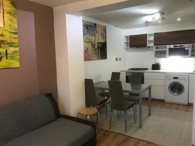 1/2 bedroom flat, close to High Street/Town Centre Main Photo