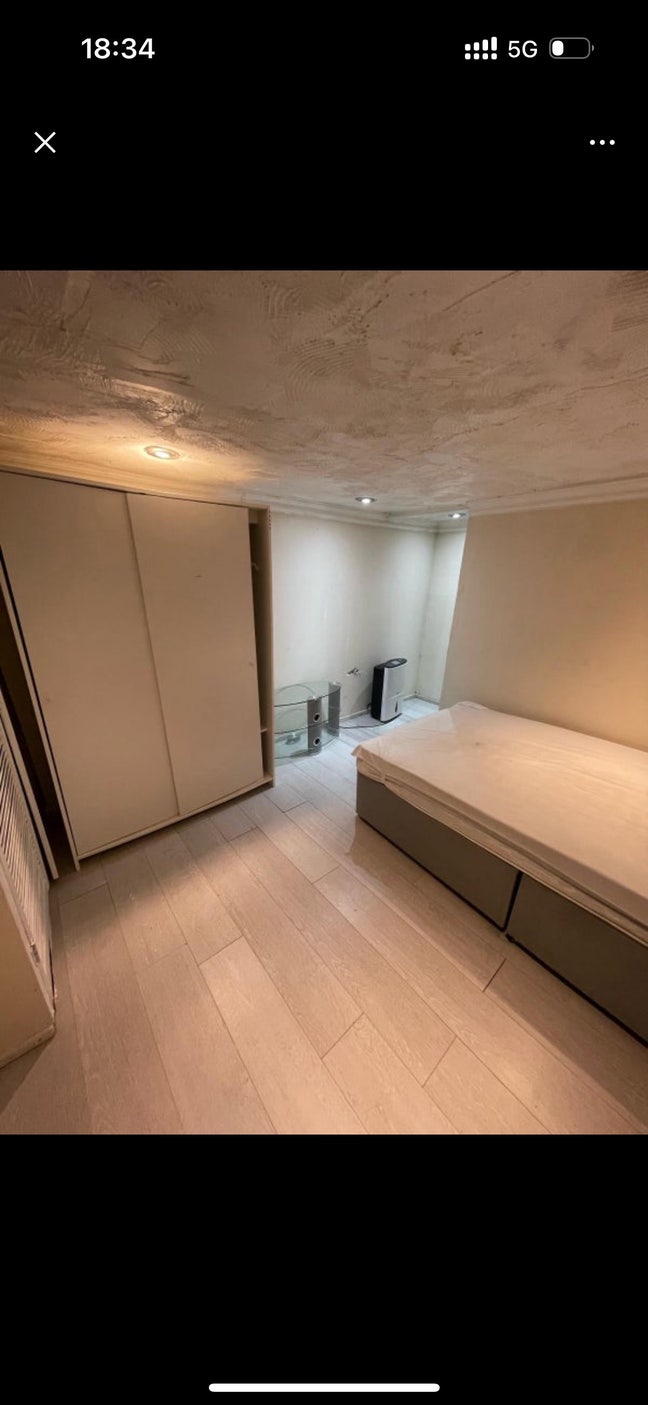 Double & Single room  close to high street Main Photo
