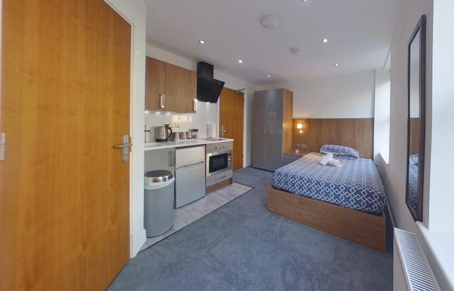 **Victoria House Studios in City Centre** Main Photo