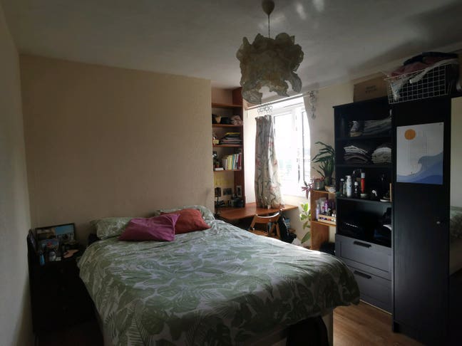 Spacious Room Available in Bermondsey Flat Main Photo