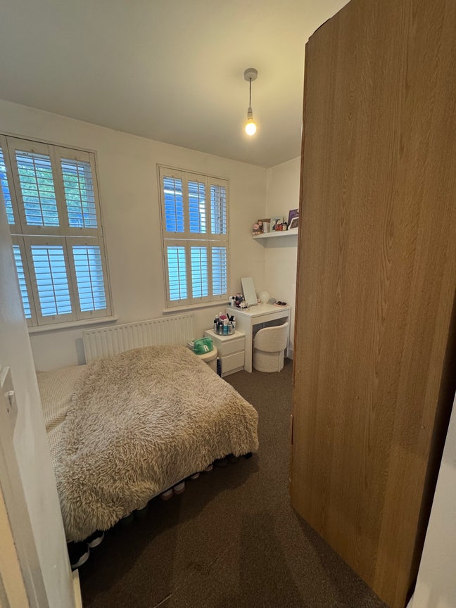 Looking for another housemate to join our flat  Main Photo