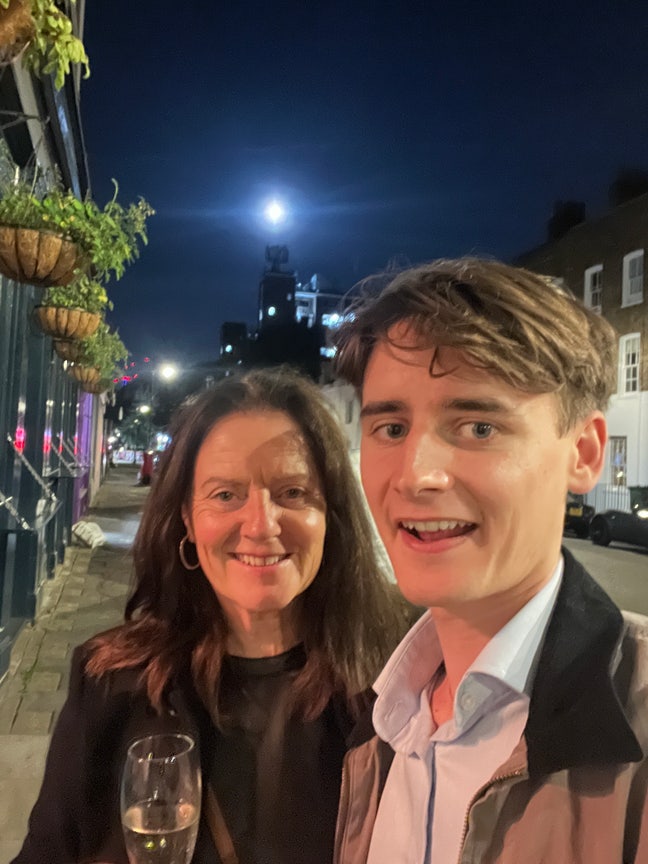 Looking for a room Main Photo