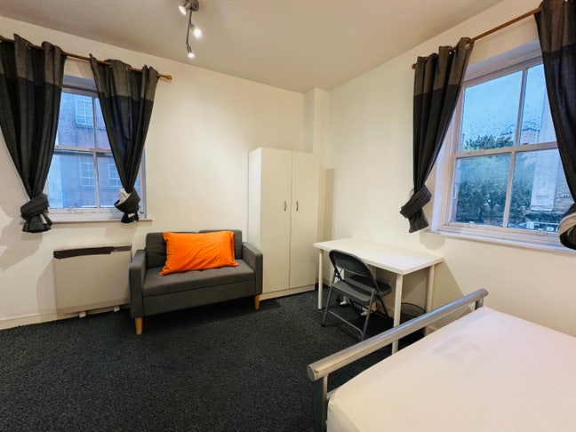 ✅Private Building WhiteChapel/Aldgate East Main Photo