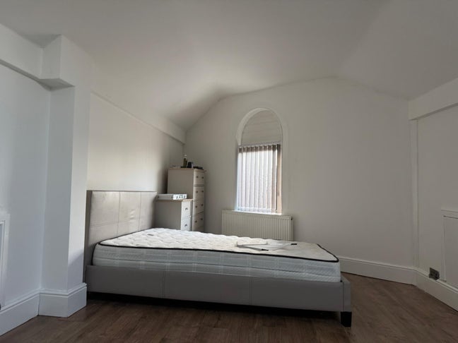  Beautifully presented double rooms Available now  Main Photo