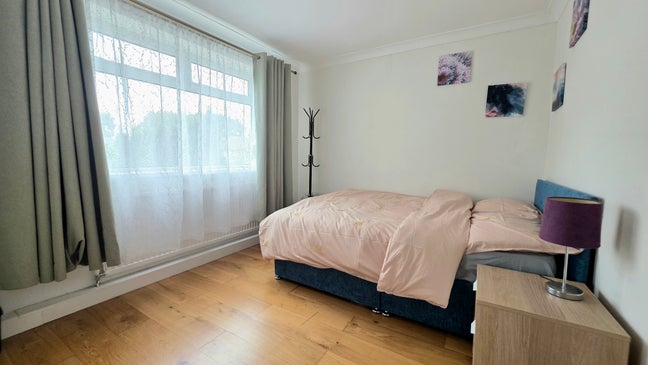 Spacious Double Room Available Main Photo