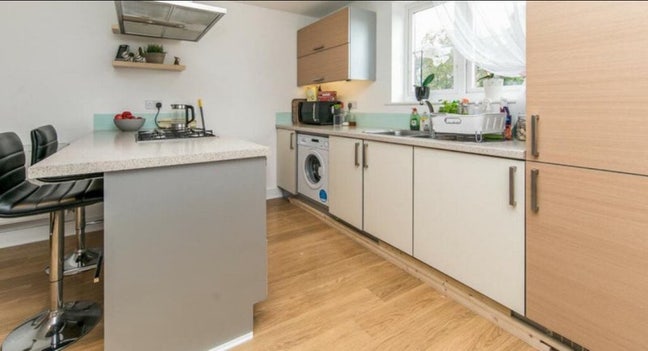 Ensuite Double  - 4 mins to Train Station Main Photo