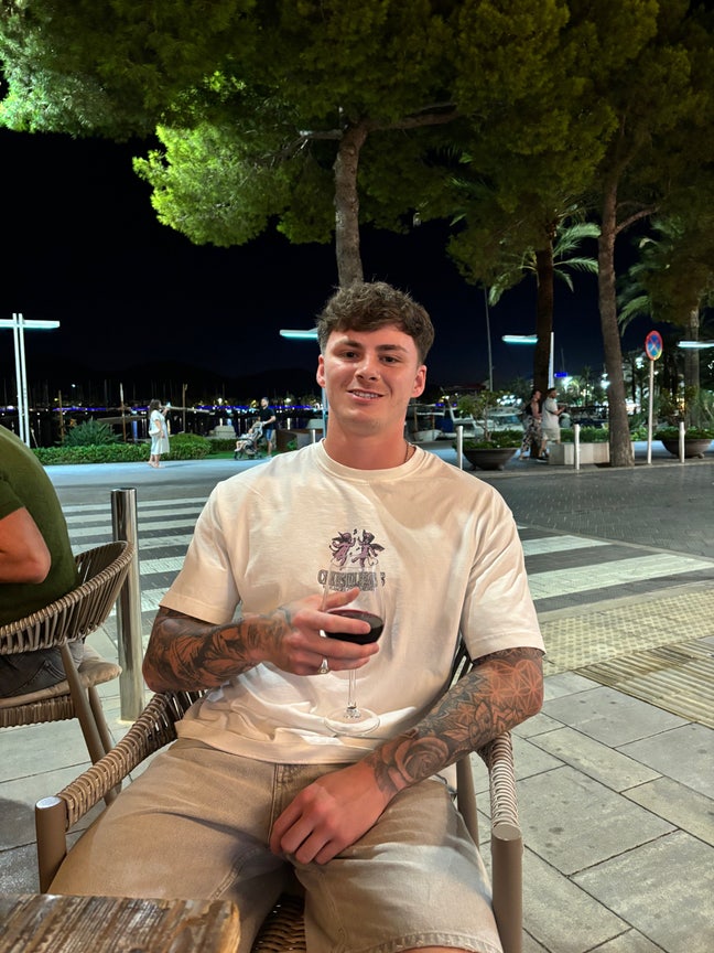 24 year old looking for a house share/ buddy up  Main Photo