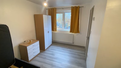 Room with En-suite nn3 Main Photo
