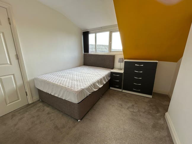 A fully furnished bedroom is now available to let  Main Photo