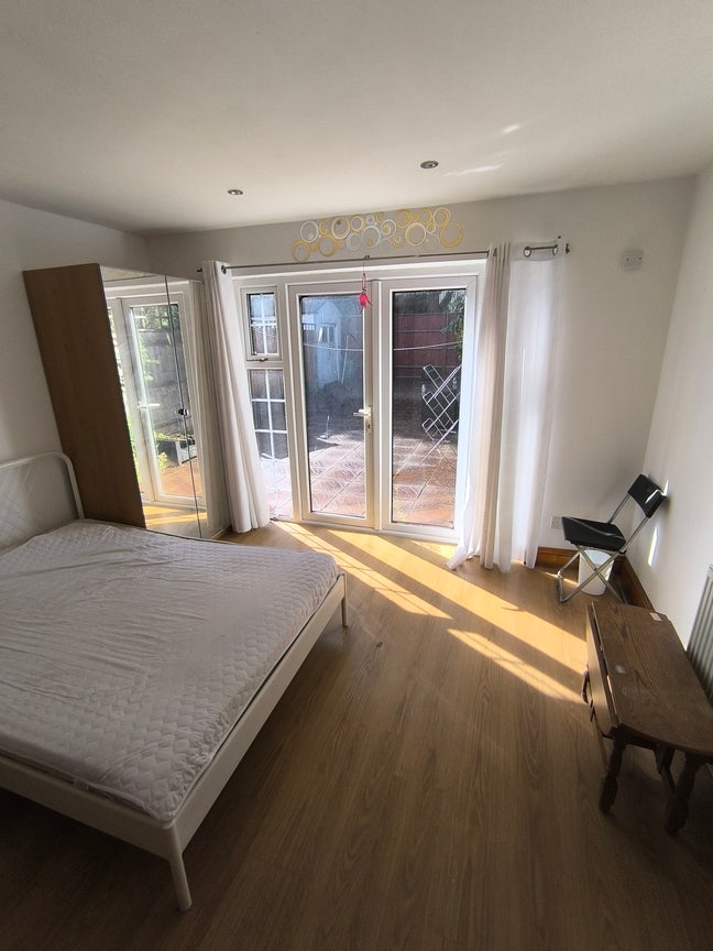 Very large En Suite Double ROOM Main Photo