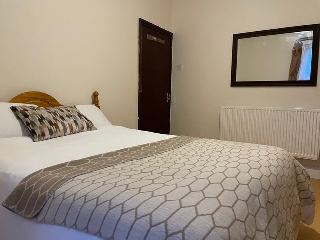 Superb Double room In Seven Kings Main Photo