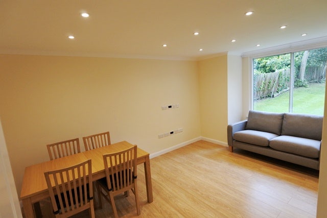 2 dedroom flat 150m from Woodside Park tube statio Main Photo