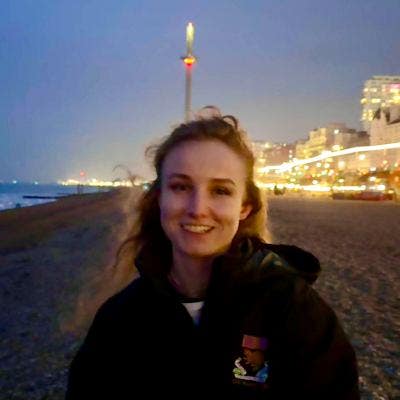 26F Professional looking for room Main Photo