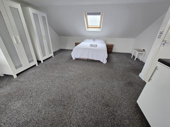 Spacious En-Suite room with Kitchenette  Main Photo
