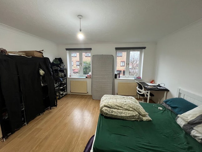 Room available from October  Main Photo