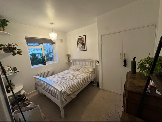 Bright and spacious room in Clapham North flat 🌞 Main Photo