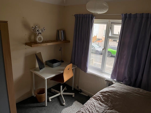 Small single room (Monday to Friday if possible) Main Photo