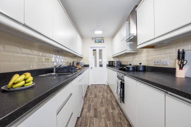 2 Bedroom Apartment/Rhyl/Sleeps 5/Parking/Wifi Main Photo