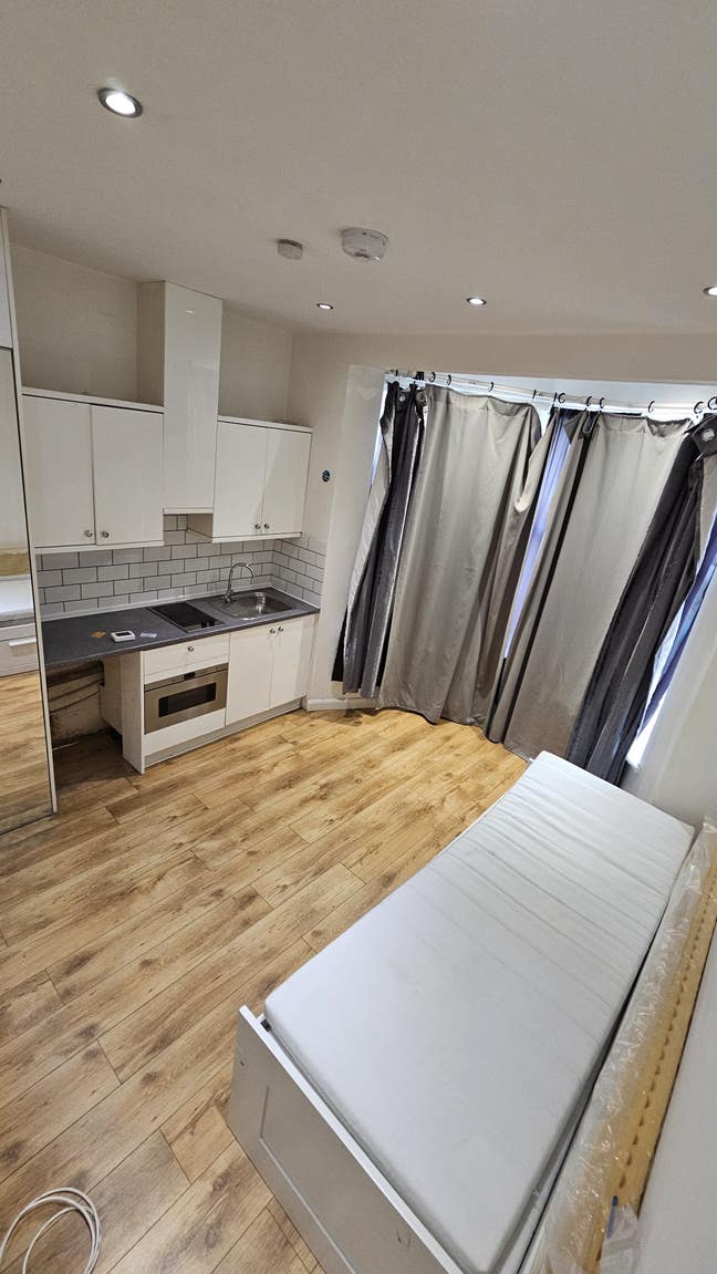 Comfortable Flat in a Convenient Location Main Photo