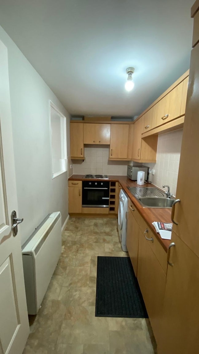 3 rooms available for rent  Main Photo
