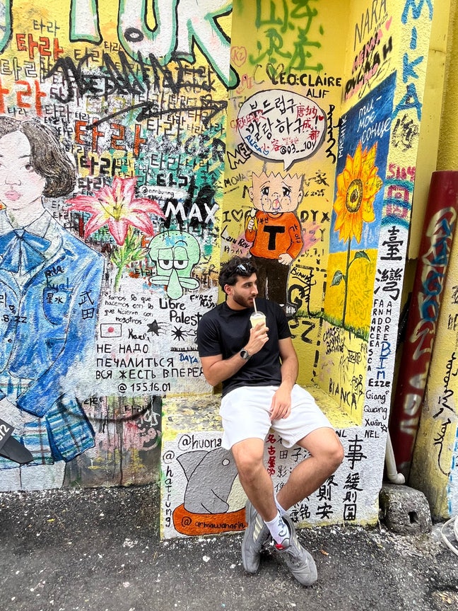 Funny guy seeking flatmates Main Photo