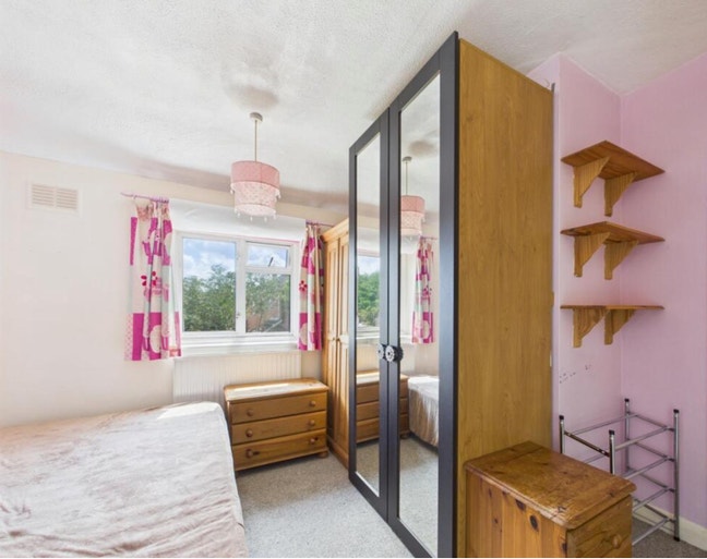 Double Room–Bills Included - Full/Time or Mon-Fri Main Photo