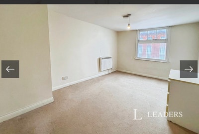2 bed flat to rent near university of Buckingham Main Photo
