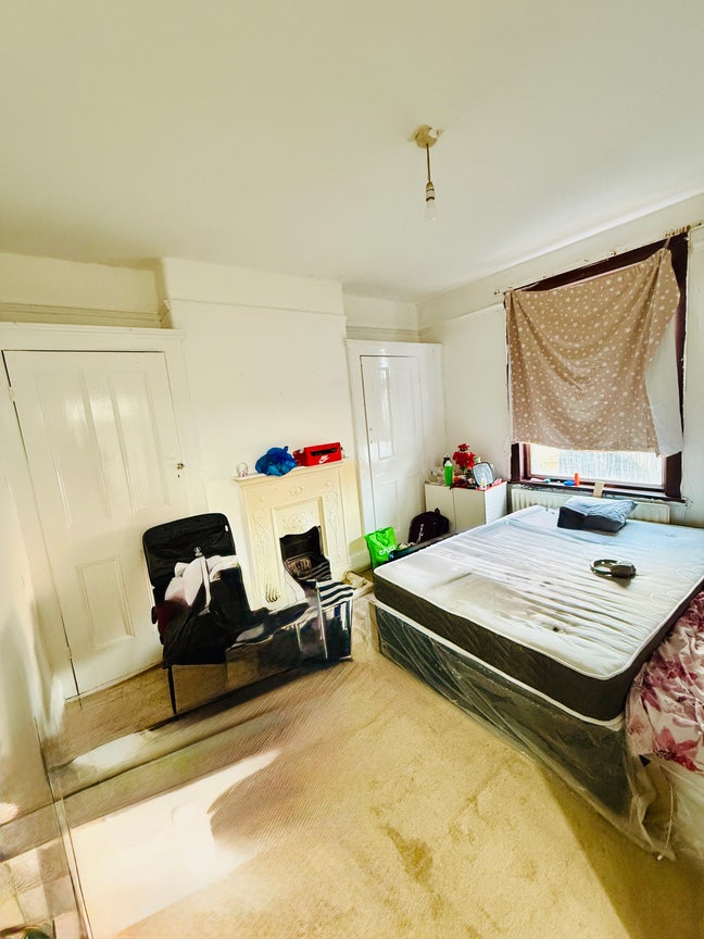 Exclusively for Girls: 3 Sharing in 5BHK Property Main Photo