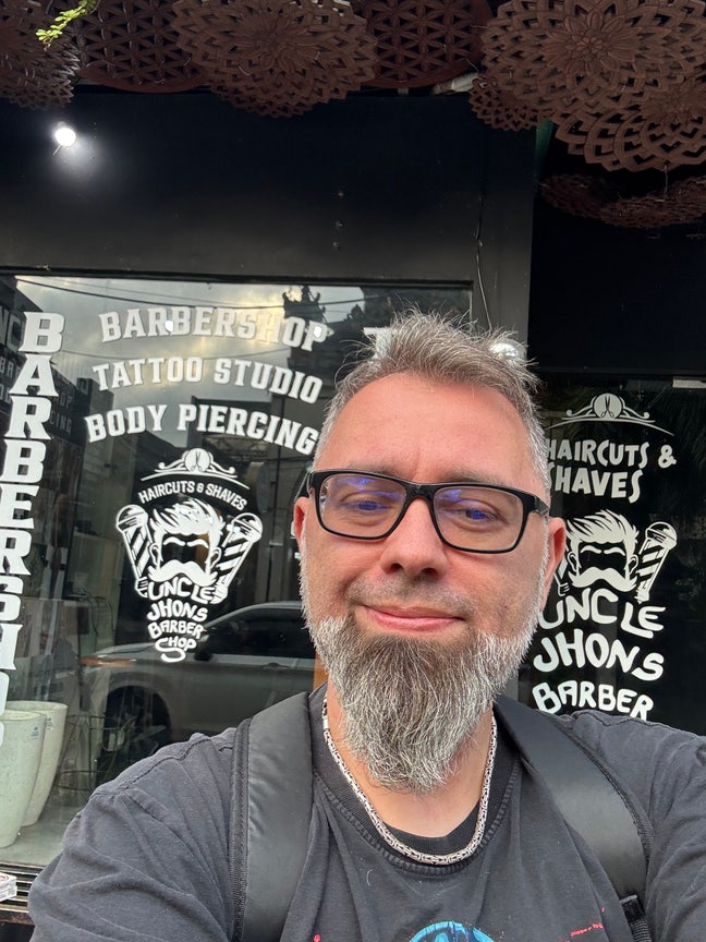 I am a professional male aged 43. I am lookin... Main Photo