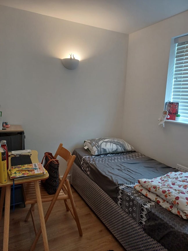Beautiful Single Bed Room for Rent. (Female Only) Main Photo