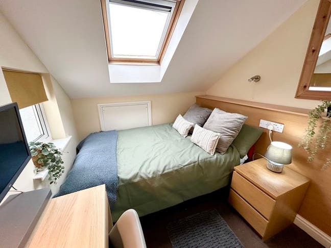 Small Double Room with Ensuite - Filton Main Photo