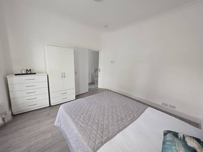 Big double room available in E12 Main Photo