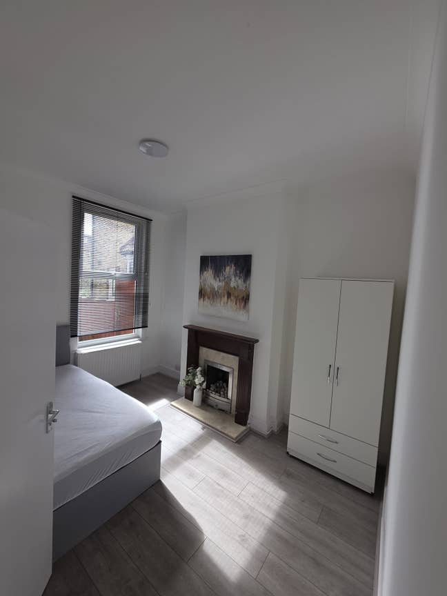 Big double room available in E12 Main Photo