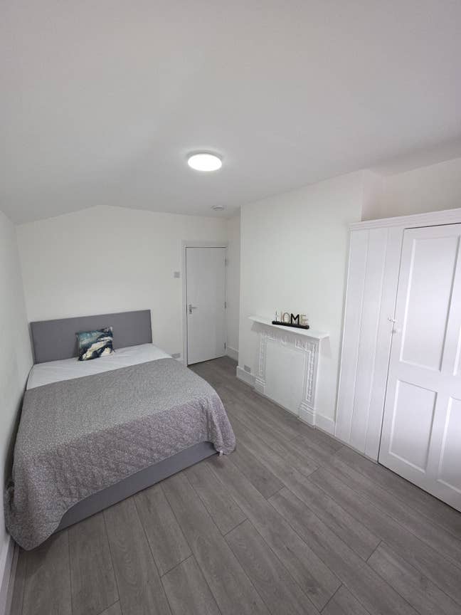 Big double room available in E12 Main Photo