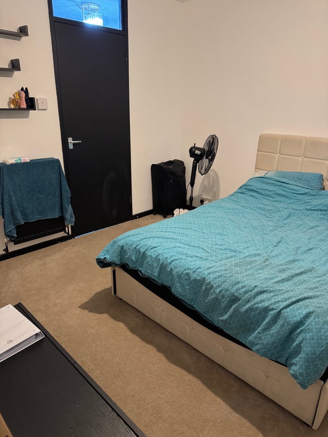 Spacious Double Bedroom – Female Only Main Photo
