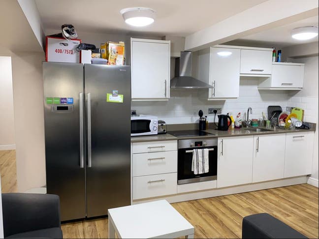 Modern en Suite in Chester Bills Included Main Photo