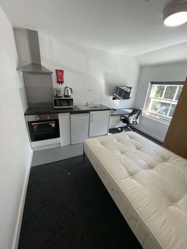 Studio all bills Inc-3 mins to UoL Main Photo