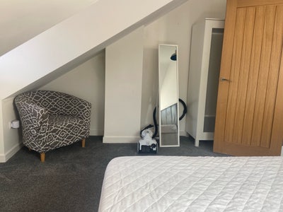 Lovely Bright Modern Flat to Let Main Photo