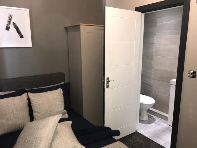 Double Ensuite Room L6  Main Photo