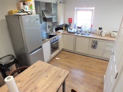 New Build - Beautiful Ensuite Room! Main Photo