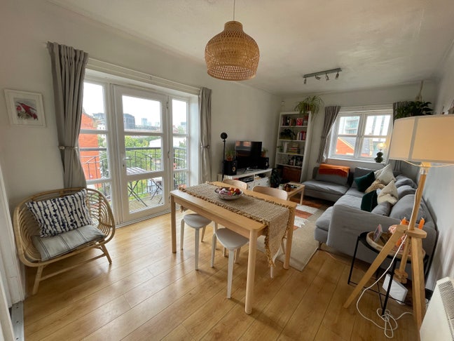 New Islington Flat w balcony  Main Photo