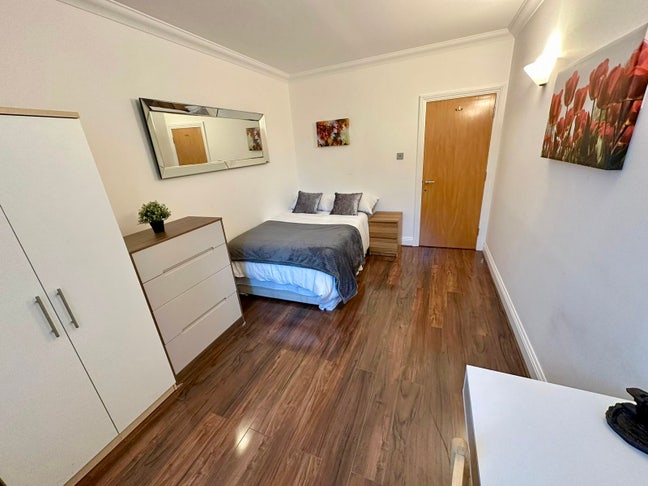 Modern Double Room in Crossharbour – All Bills Inc Main Photo