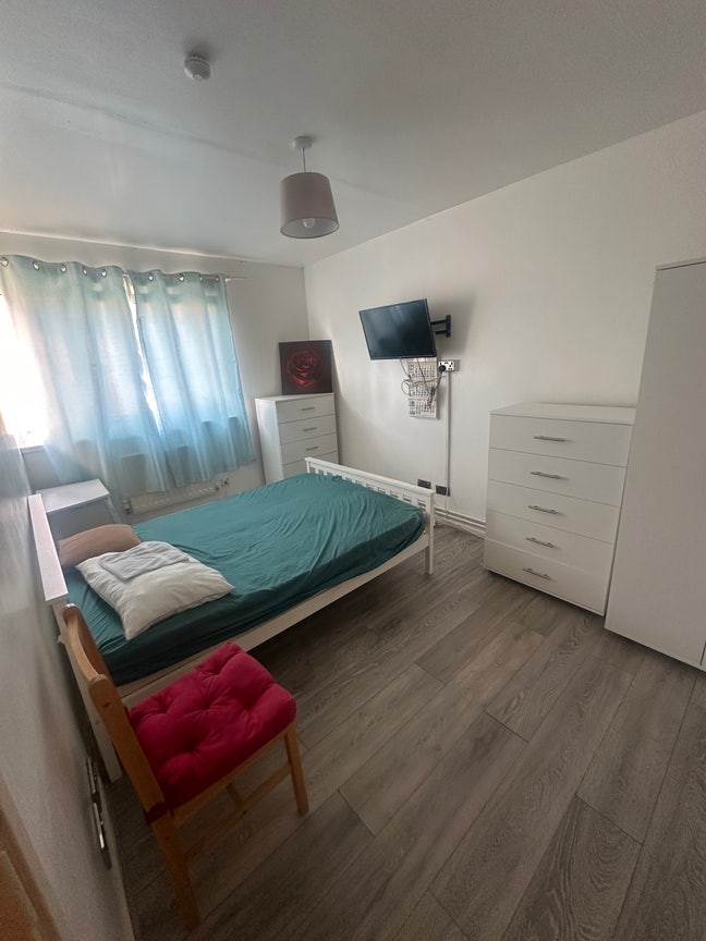 Big Double Room – Roehampton (All Bills Included) Main Photo