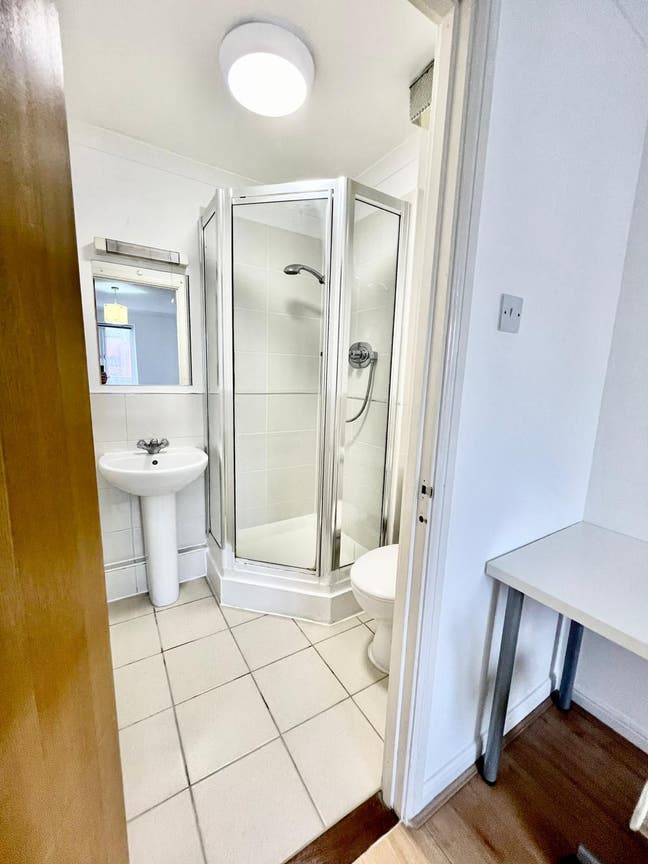 Ensuite Room On The Way To Tower Hill-Canary Wharf Main Photo
