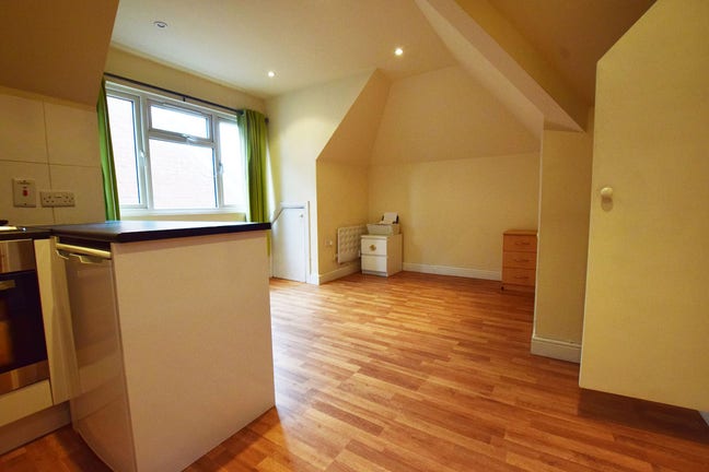 Top floor self contained studio apartment Main Photo