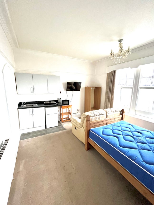 Large Double Room with Kitchen. All Bills Inc Main Photo